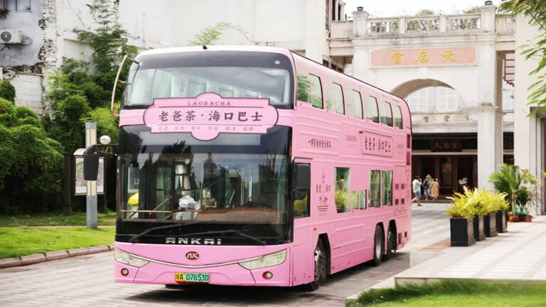 high-end tourist highway buses