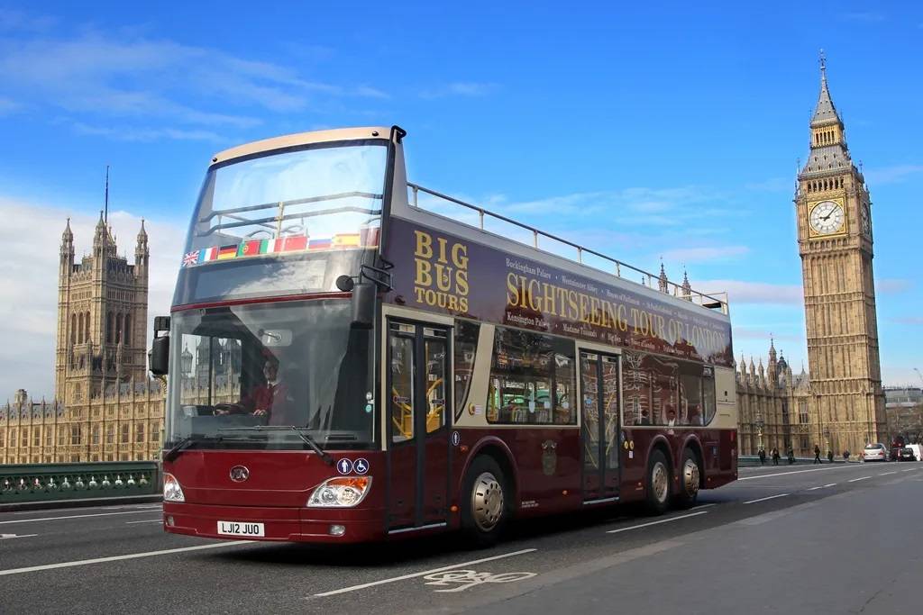 double-decker sightseeing buses