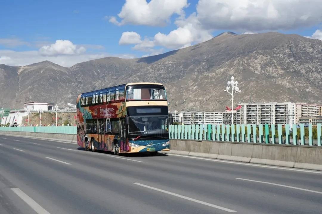 double-decker sightseeing bus