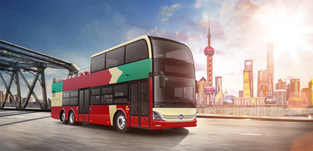 double-decker sightseeing buses