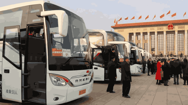 مرافقة الدورتين الوطنيتين لأكثر من 20 عامًا ، يكتب Ankai Bus أسطورة الخدمة