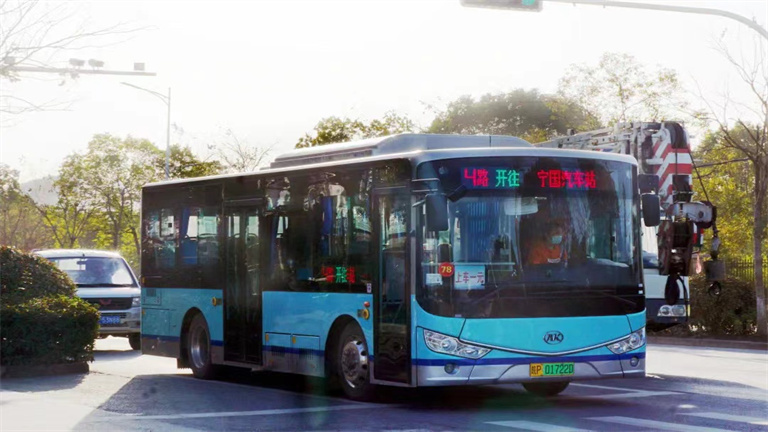 توفر حافلات أنكاي المزيد من وسائل الراحة أثناء السفر على خطوط الحافلات عبر المقاطعات
